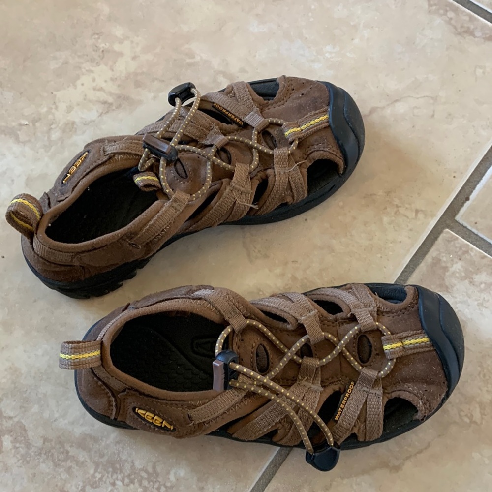 Keen Boys brown water shoes size 1